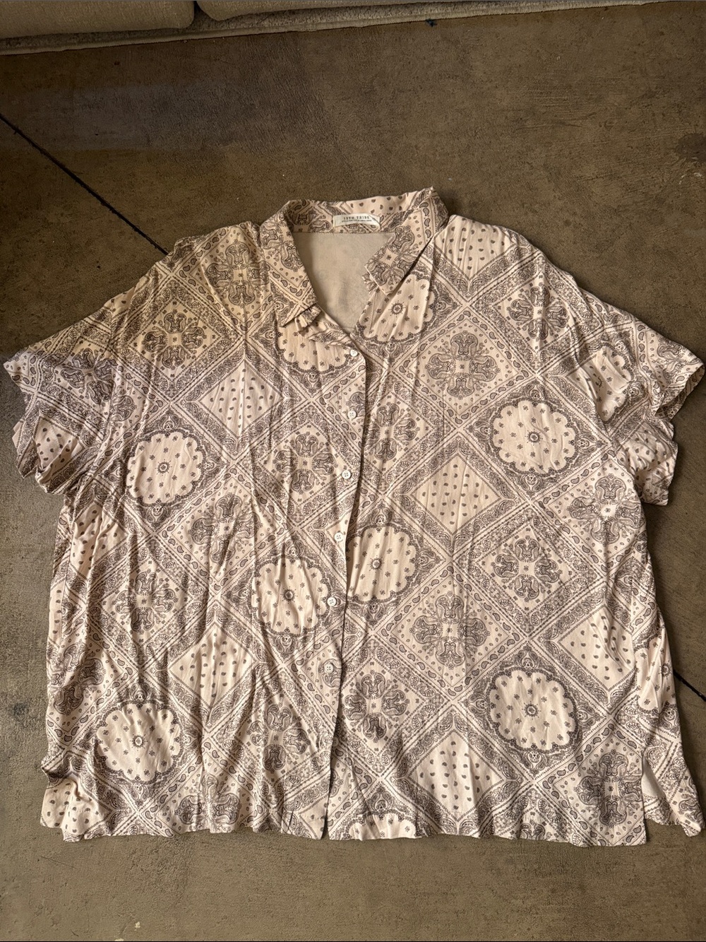 12th Tribe Beige Paisley bandana print Short-Sleeve Button-Down Top size S